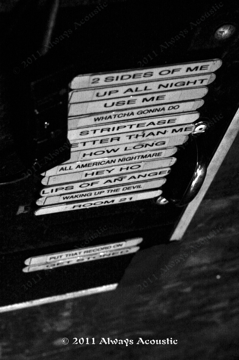 hinder2011003