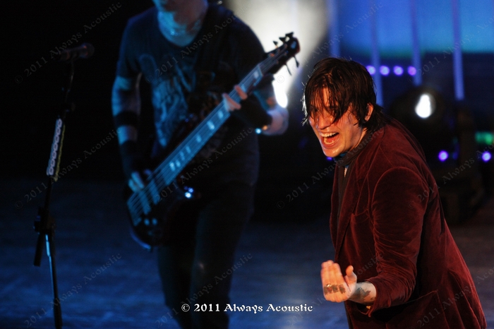 hinder2011588