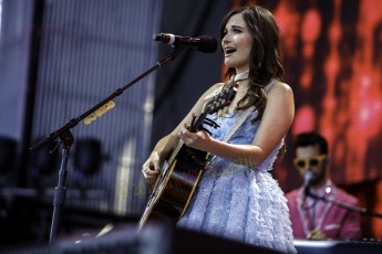 kaceymusgraves_9192015_006.jpeg